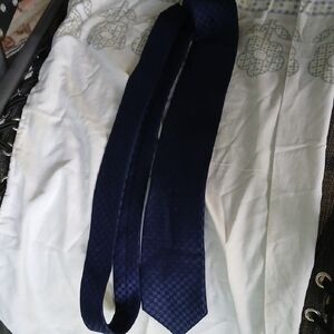 Elegant Navy Blue Tie. Michael KORS. 100%SILK